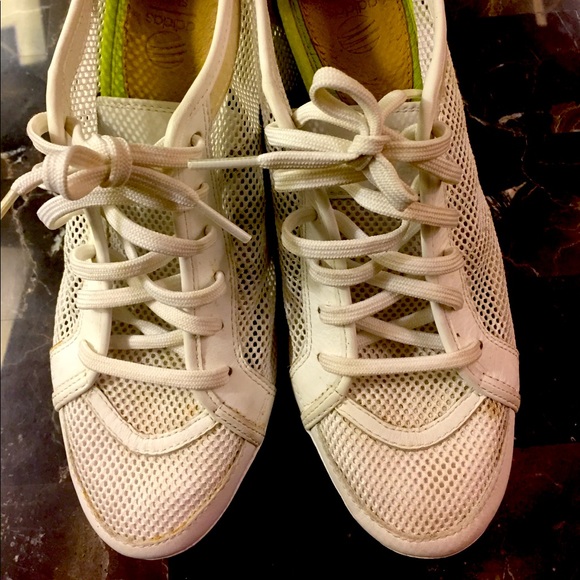 Unique Adidas shoe with heel built inside size 7.5 - Picture 1 of 16